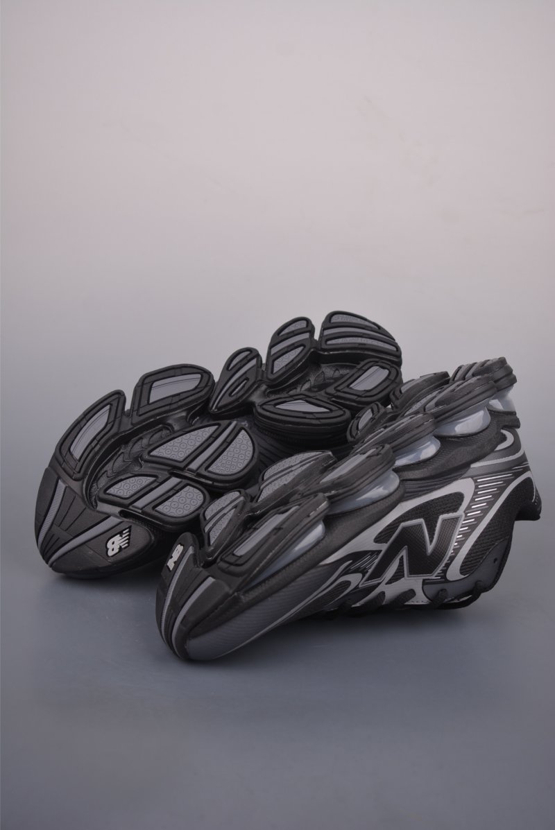 New Balance M2000 view