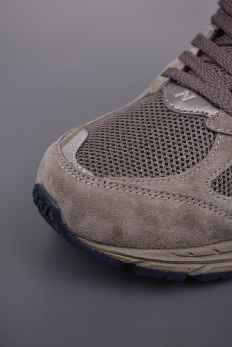 New Balance 2002R view