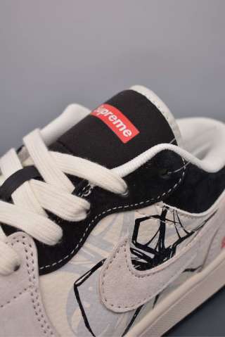 Nike Air Jordan 1 'Supreme' view 7