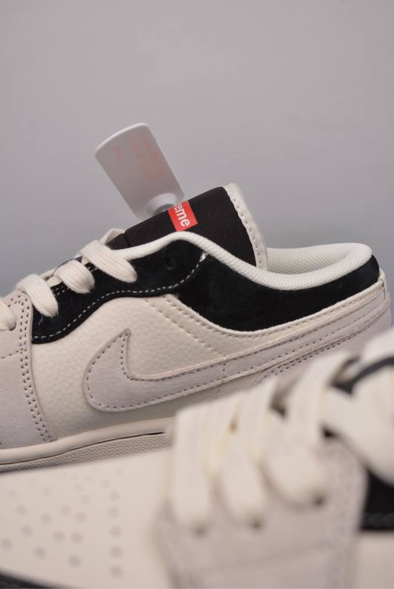 Nike Air Jordan 1 'Supreme' view