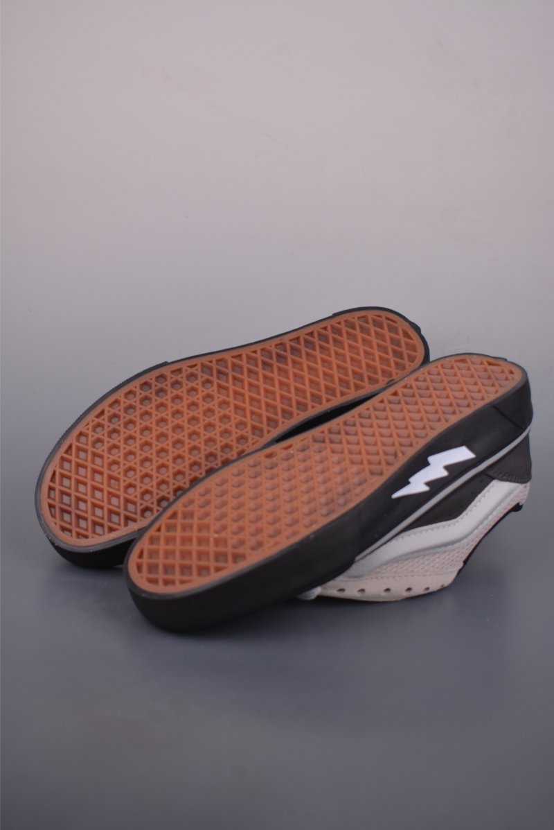 Vans Knu Skool 'Black / Grey' view