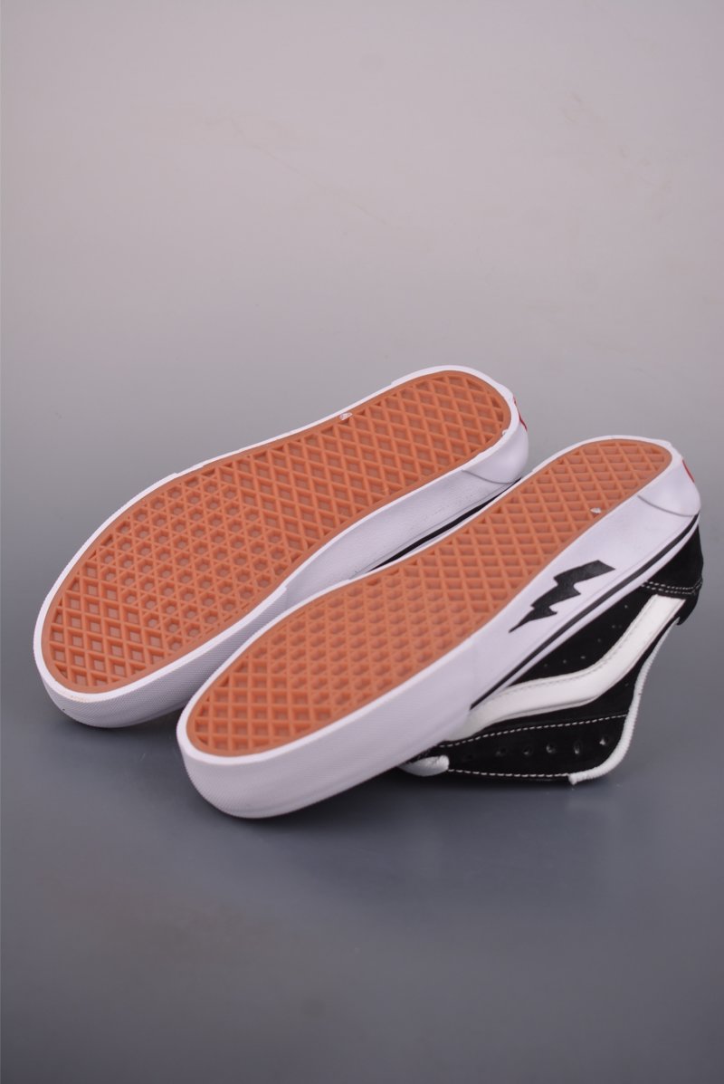 Vans Knu Skool 'Black / White' view