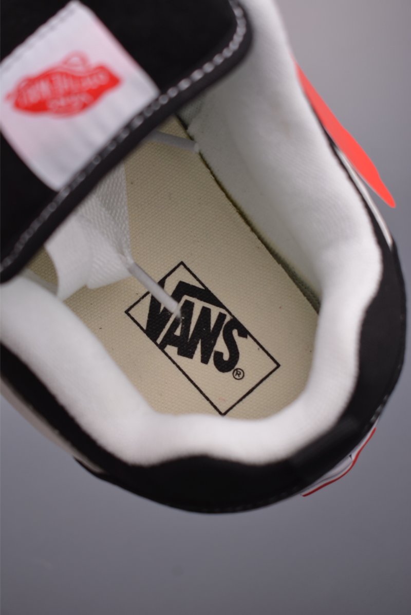 Vans Knu Skool 'Black / White' view