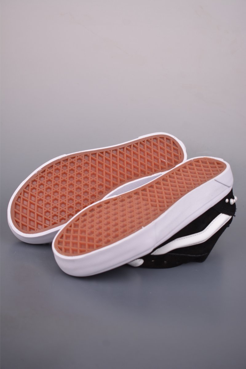 Vans Knu Skool 'Black' view