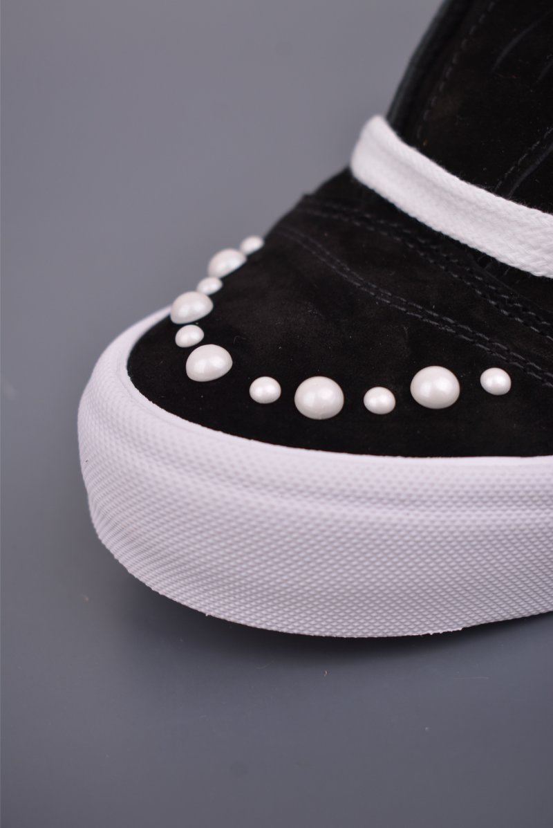 Vans Knu Skool 'Black' view