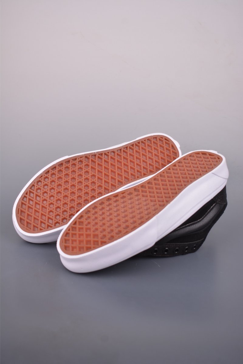 Vans Knu Skool 'Black' view
