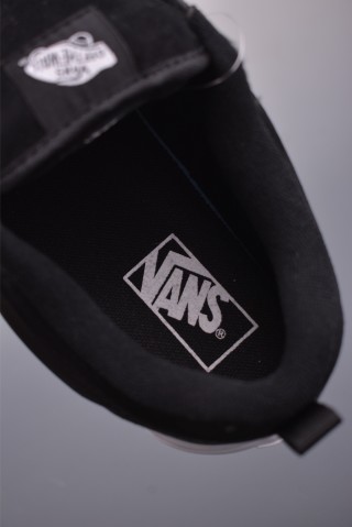 Vans Knu Skool 'Black' view 9