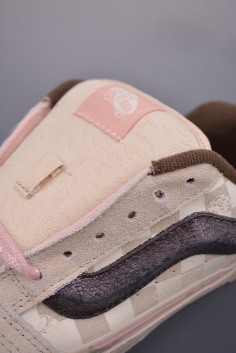 Vans Knu Skool 'Space Molly x Pop Mart' view