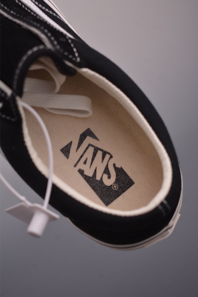 Vans Premium Old Skool 'Black / White' view
