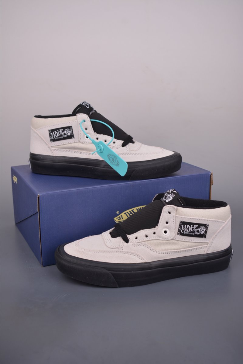 Vans Premium Half Cab 'Black / White' view