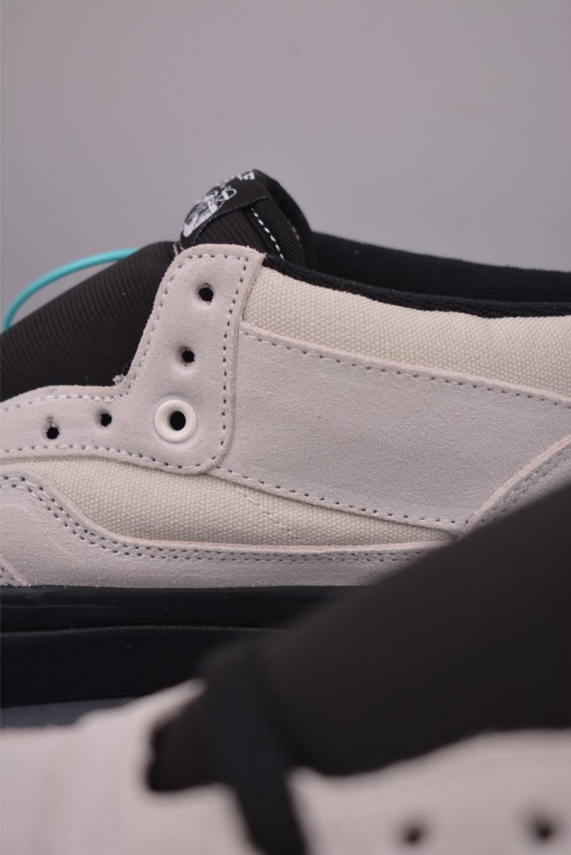Vans Premium Half Cab 'Black / White' view