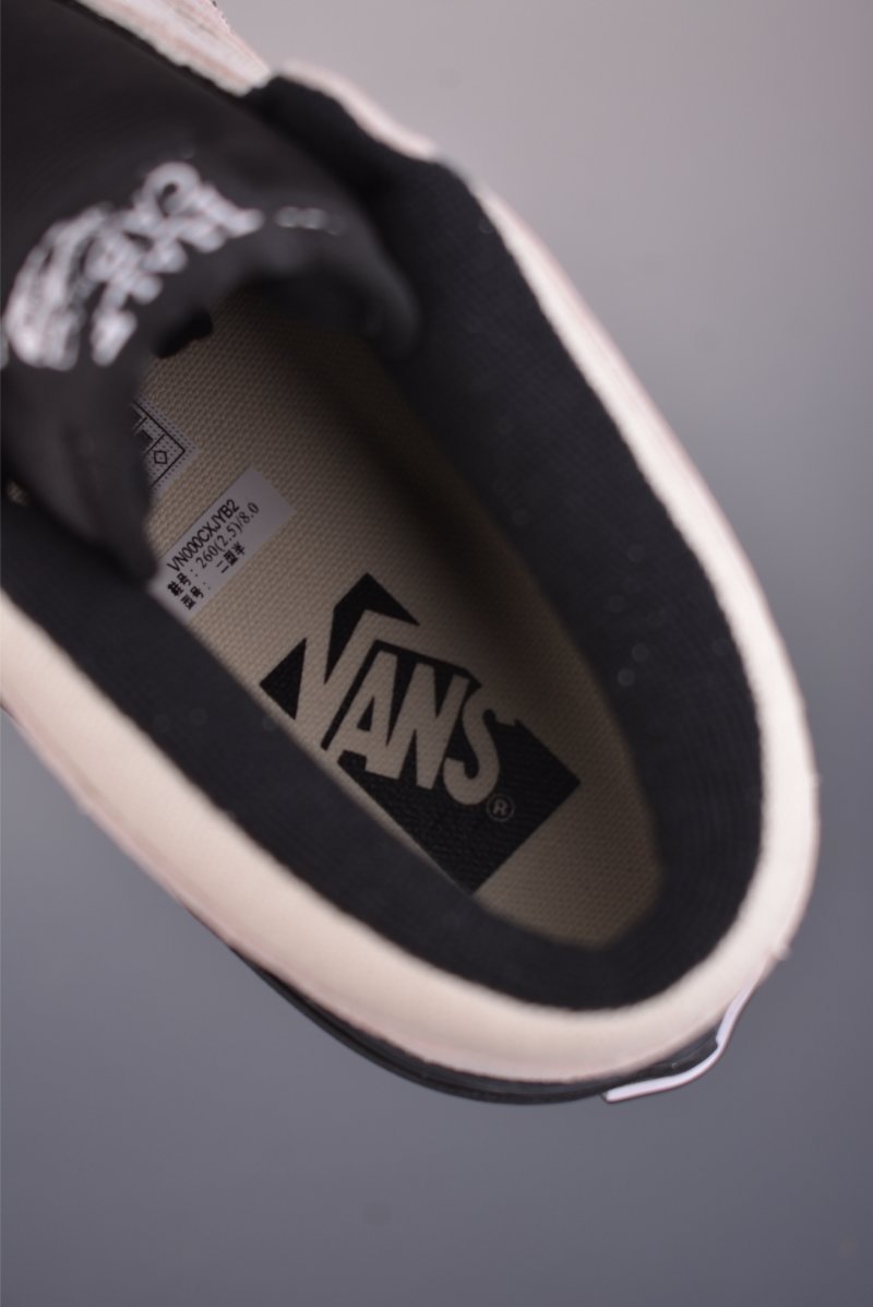 Vans Premium Half Cab 'Black / White' view