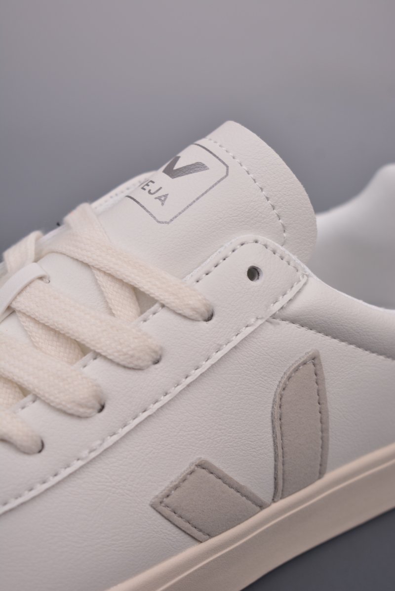 Veja Campo Chrome Free Low 'White / Red / Silver' view