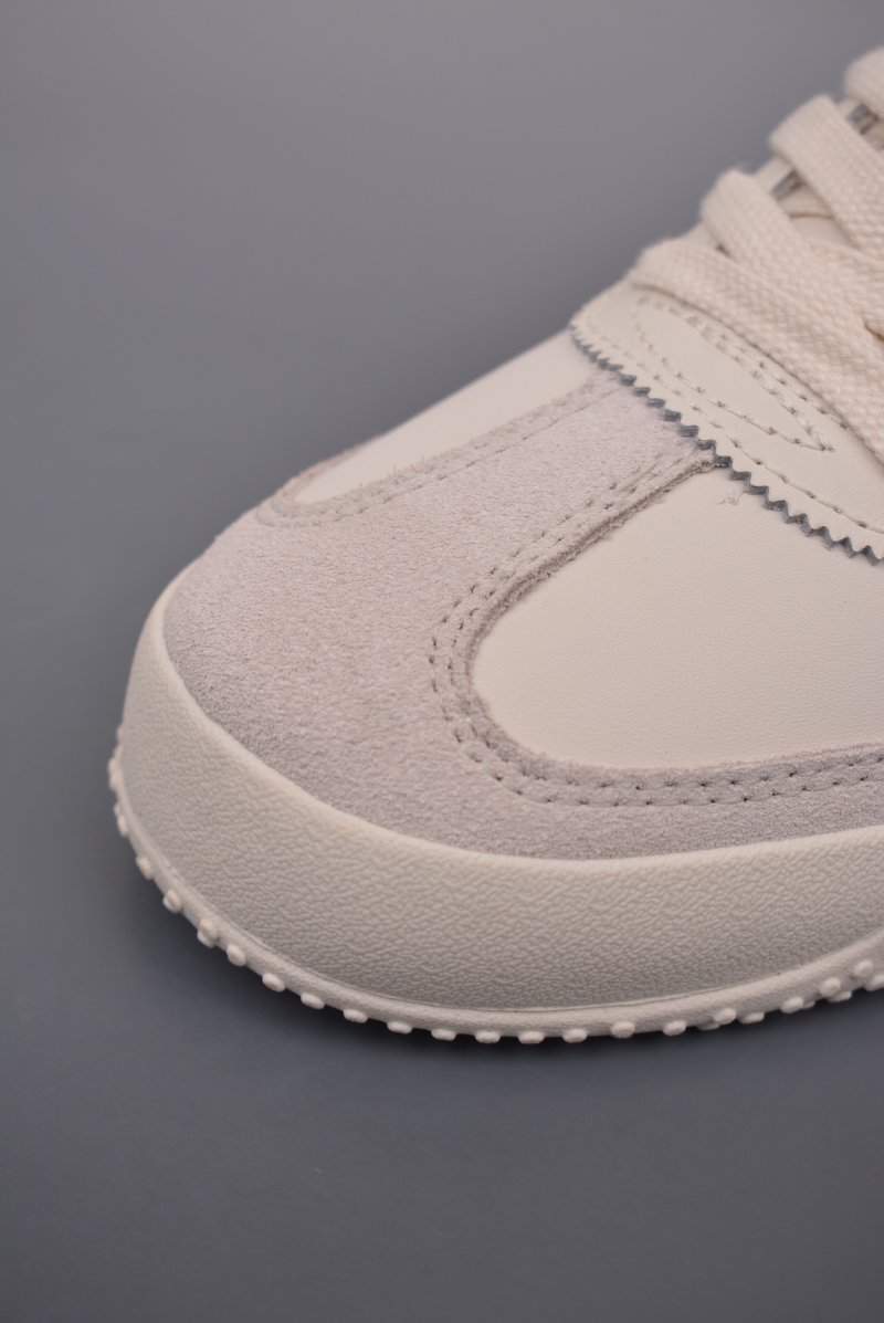 Puma Bellta UT Leather view