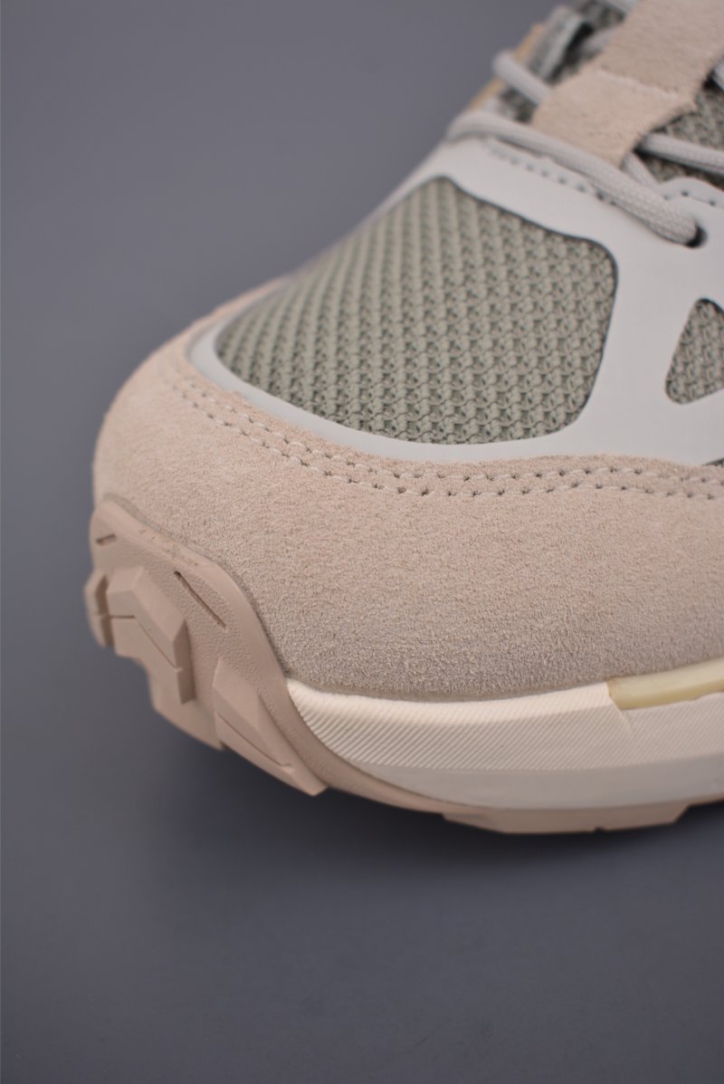 Salomon Odyssey ELMT Low view