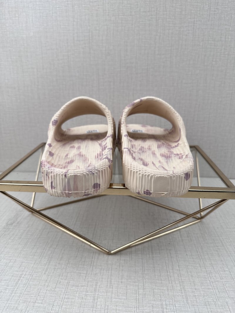 Adidas Adilette view