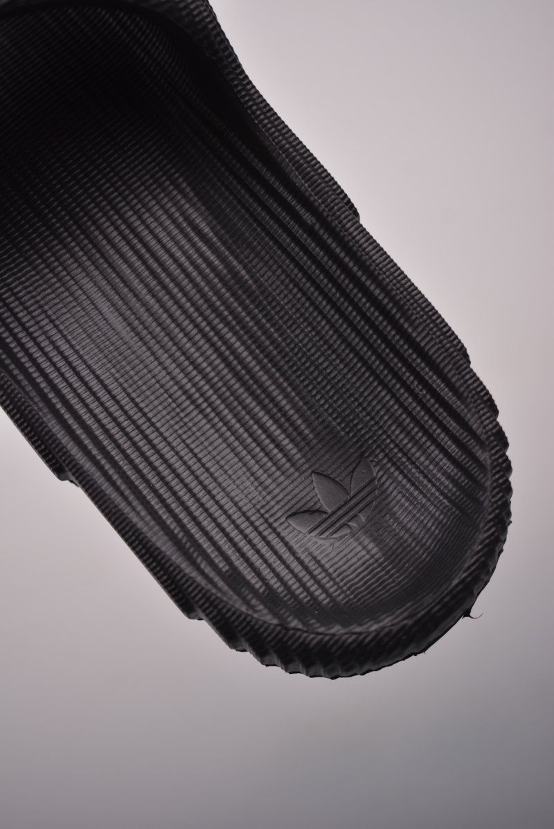 Adidas Adilette view