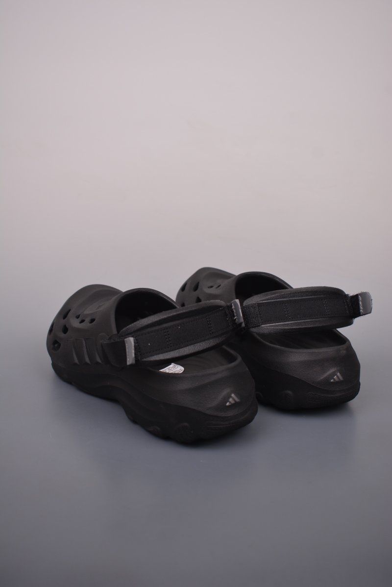 Adidas Maxxclog view
