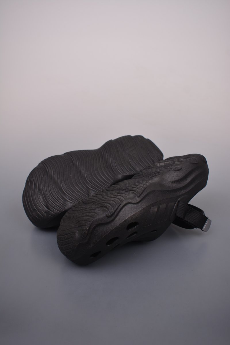 Adidas Maxxclog view