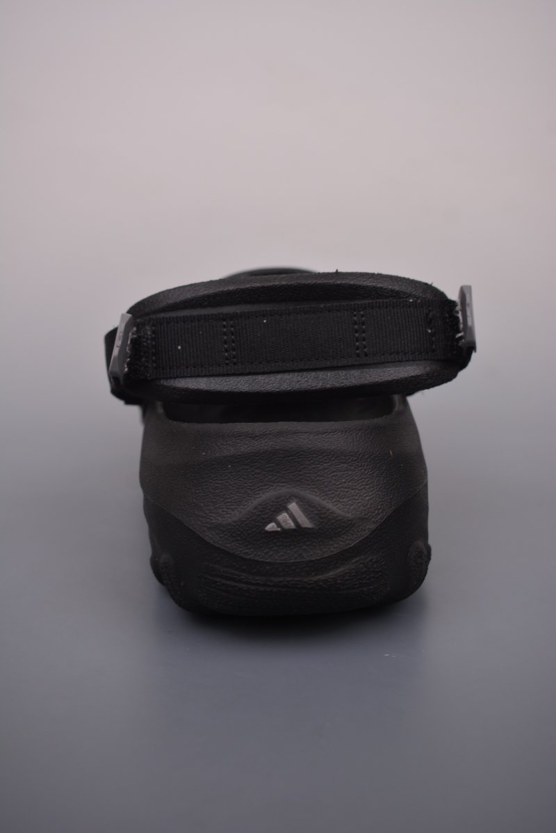 Adidas Maxxclog view