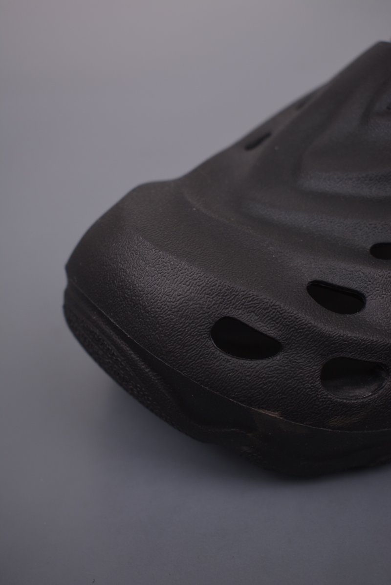 Adidas Maxxclog view