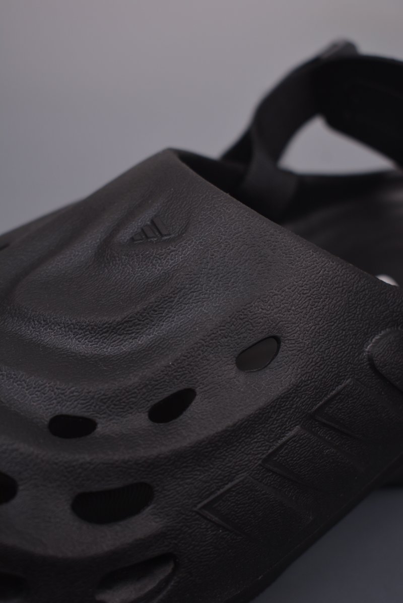Adidas Maxxclog view