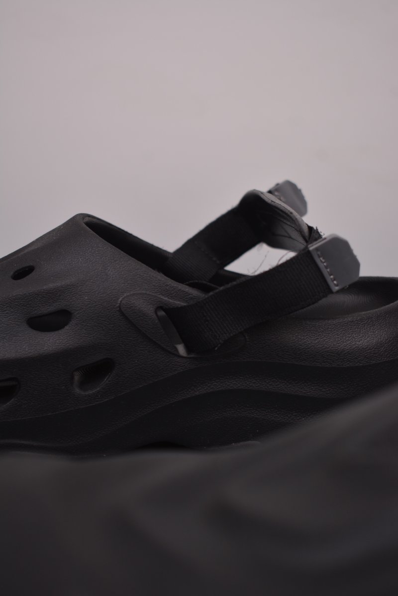 Adidas Maxxclog view