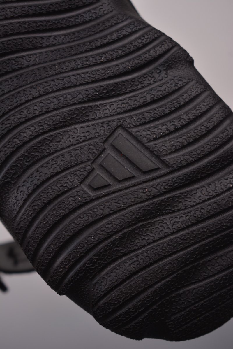 Adidas Maxxclog view