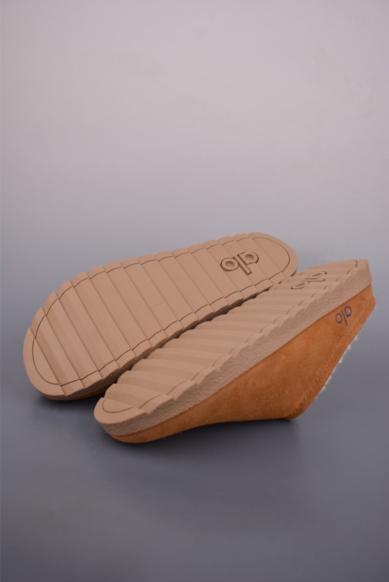 Alo Yoga Recovery Slipper view