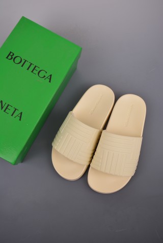 Bottega Veneta Slider view 6