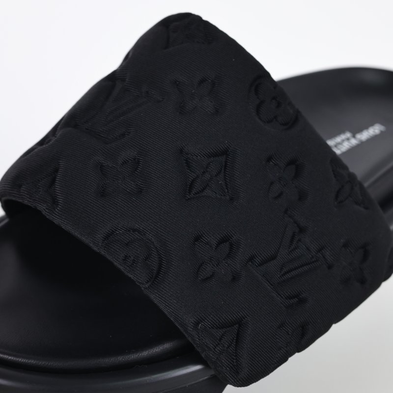 Louis Vuitton Lv 3D Monogram 'Red' view