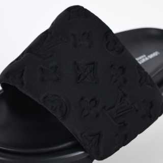 Louis Vuitton Lv 3D Monogram 'Red' view 6