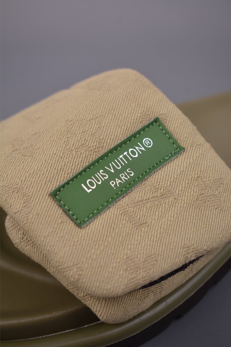 Louis Vuitton Lv 3D Monogram 'Red' view