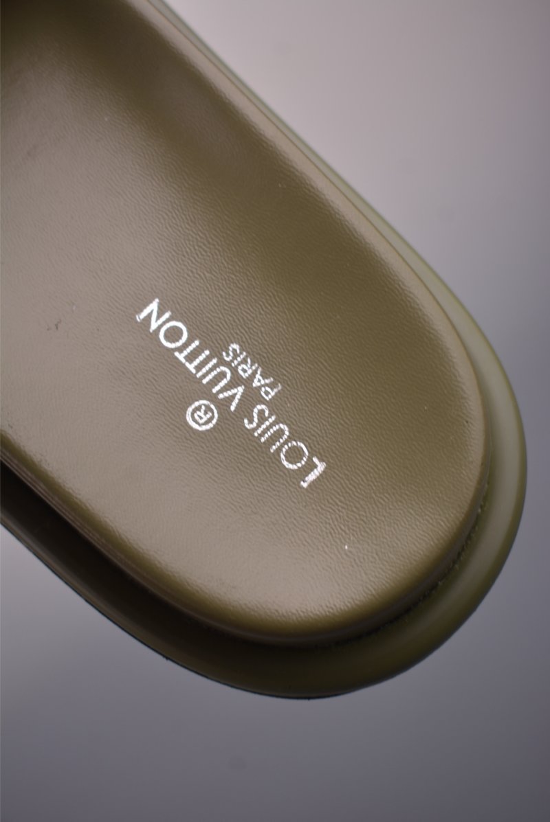 Louis Vuitton Lv 3D Monogram 'Red' view