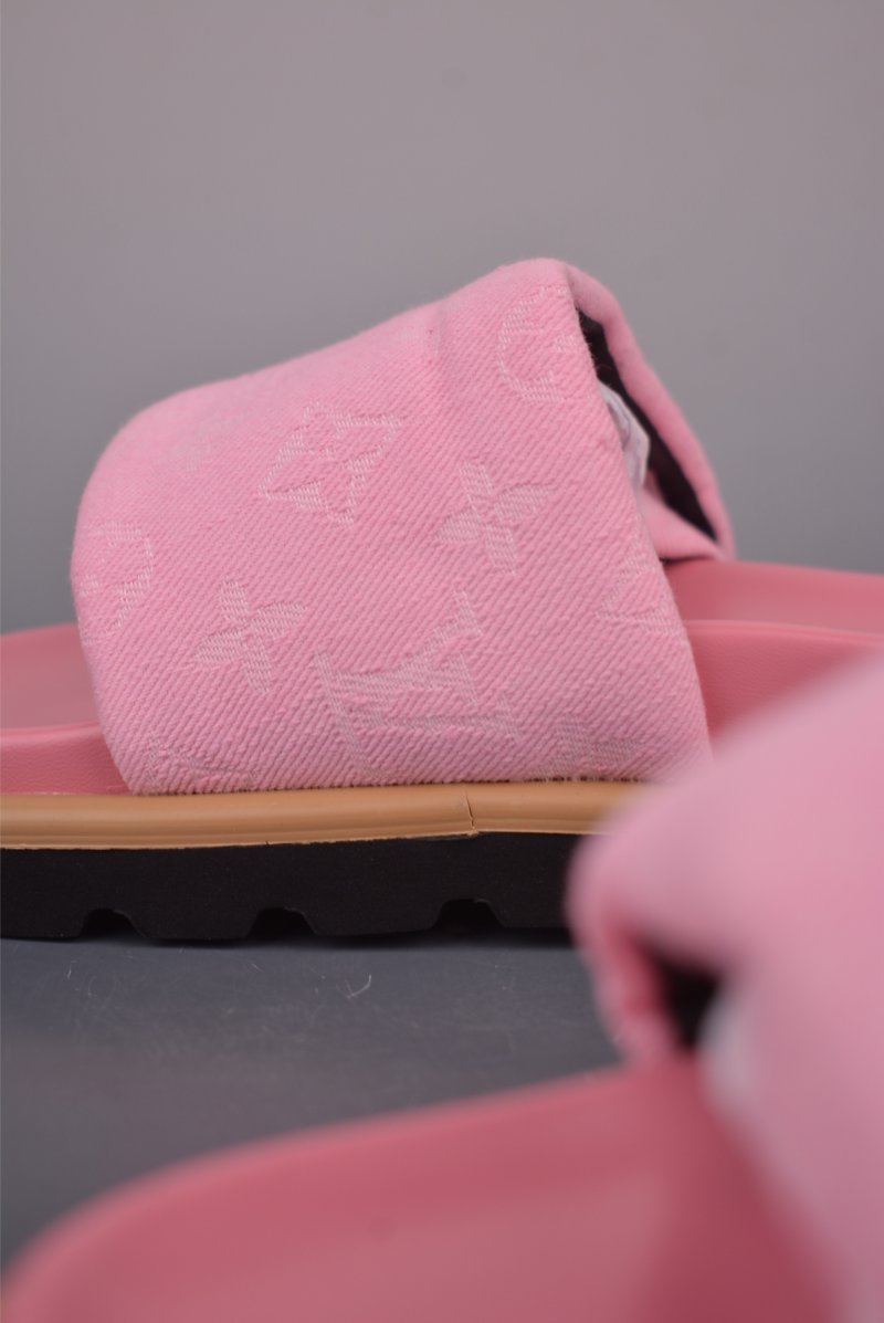 Louis Vuitton Lv 3D Monogram 'Red' view