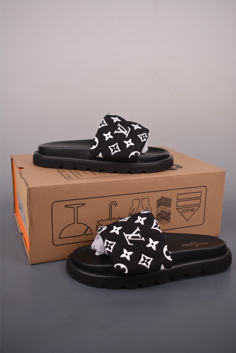 Louis Vuitton Lv 3D Monogram 'Red' view