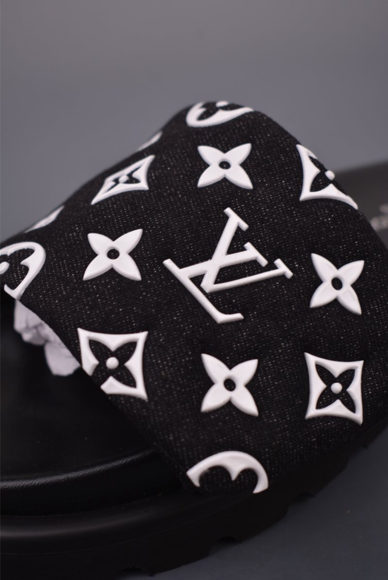 Louis Vuitton Lv 3D Monogram 'Red' view