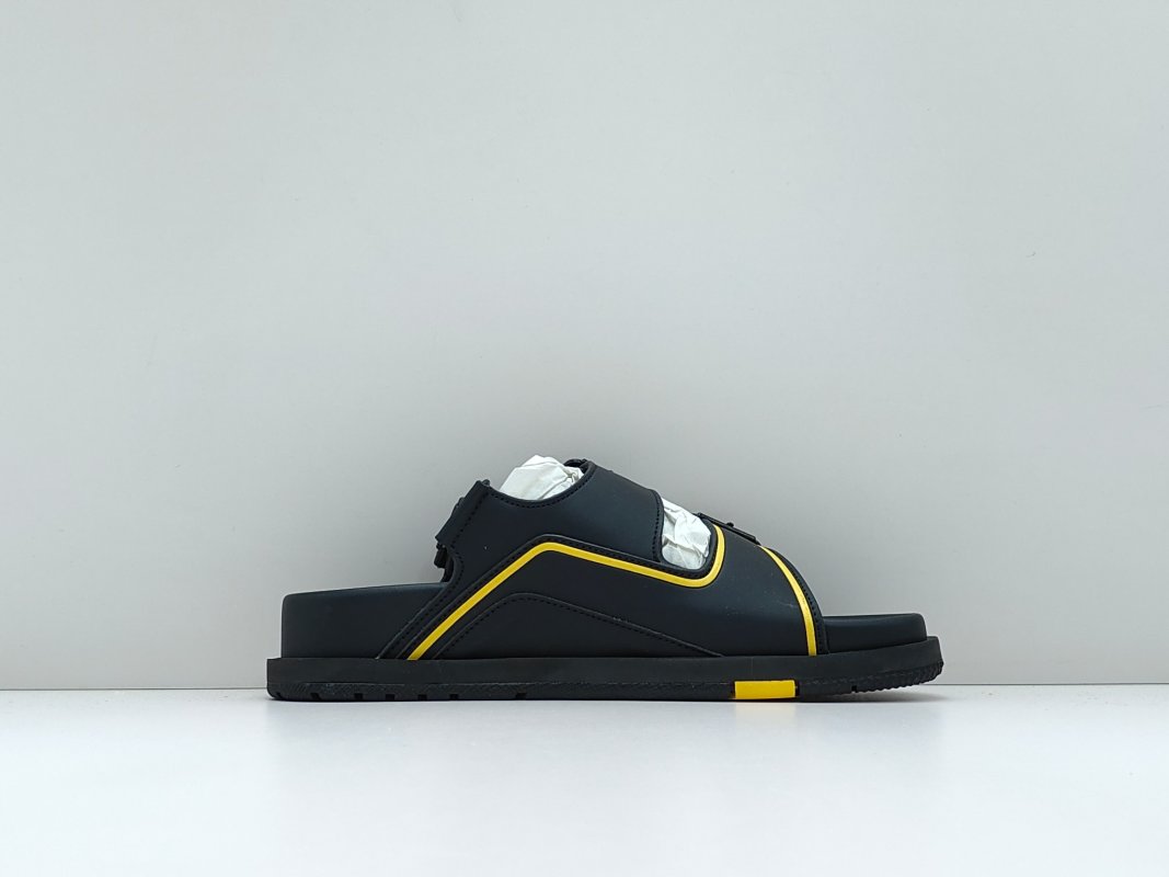Louis Vuitton Trainer 'Black / Gold' view