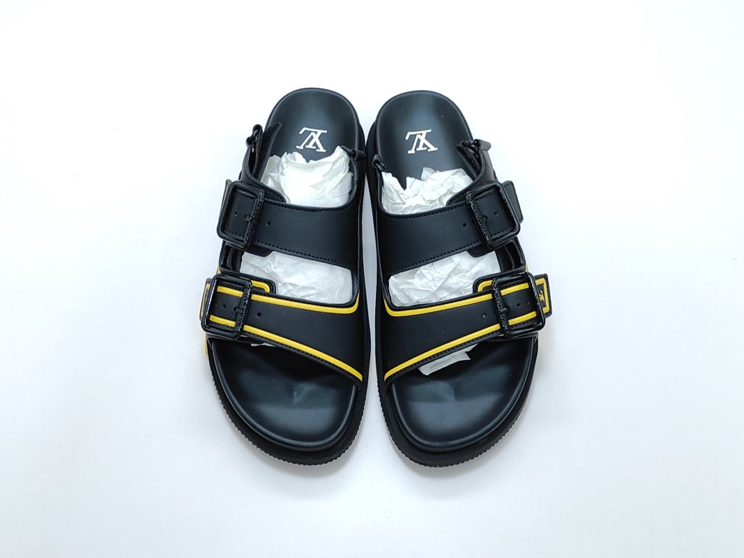 Louis Vuitton Trainer 'Black / Gold' view
