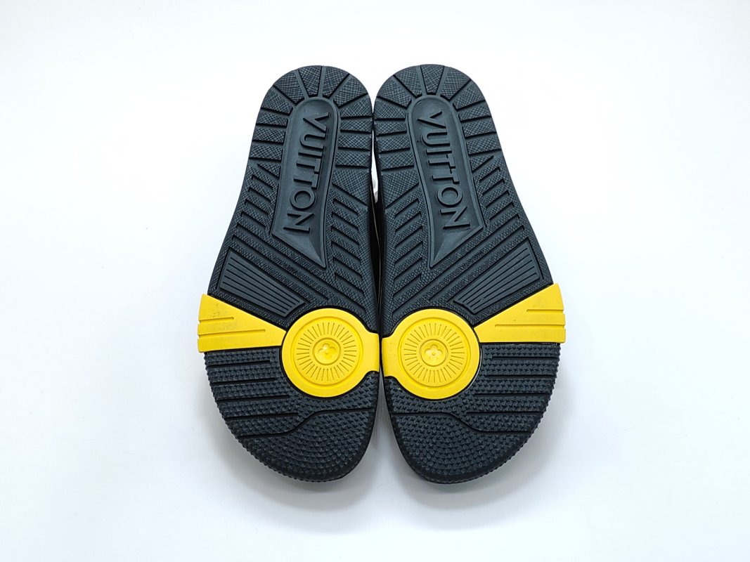 Louis Vuitton Trainer 'Black / Gold' view