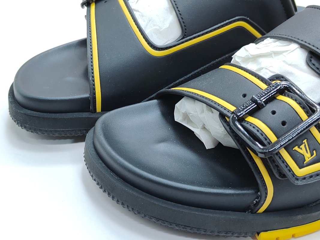 Louis Vuitton Trainer 'Black / Gold' view