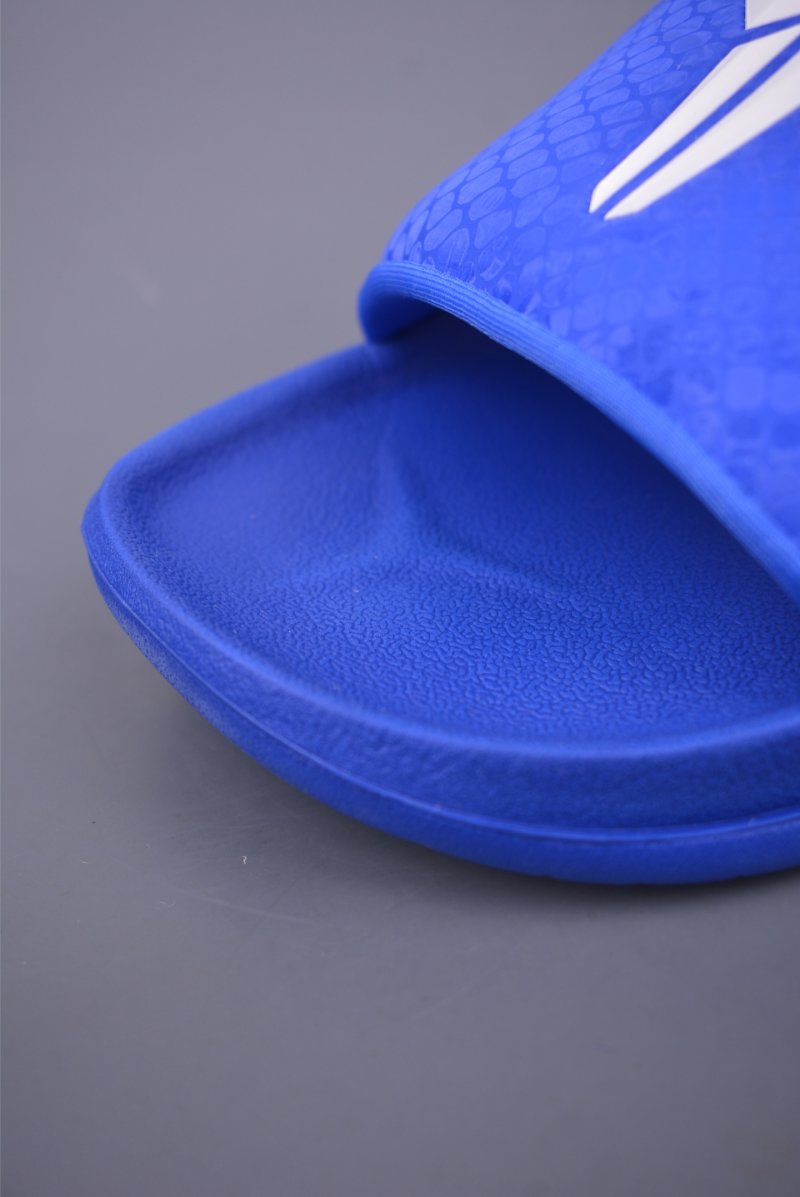 Nike Kobe Offcourt Slide 'Hyper Royal' view