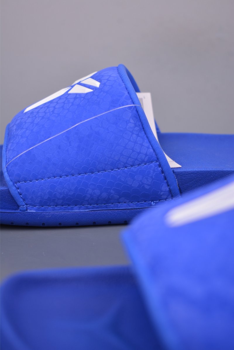 Nike Kobe Offcourt Slide 'Hyper Royal' view