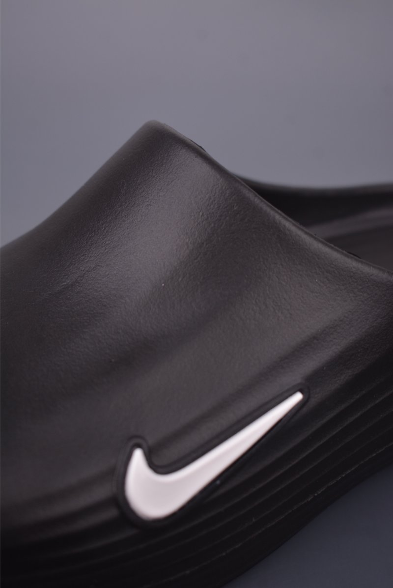 Nike ReactX Rejuven8 Slide view