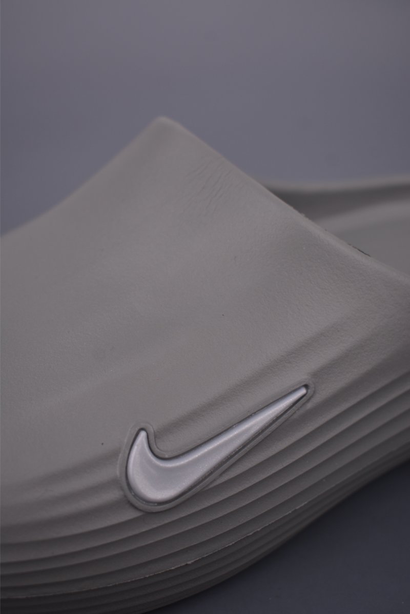 Nike ReactX Rejuven8 Slide view