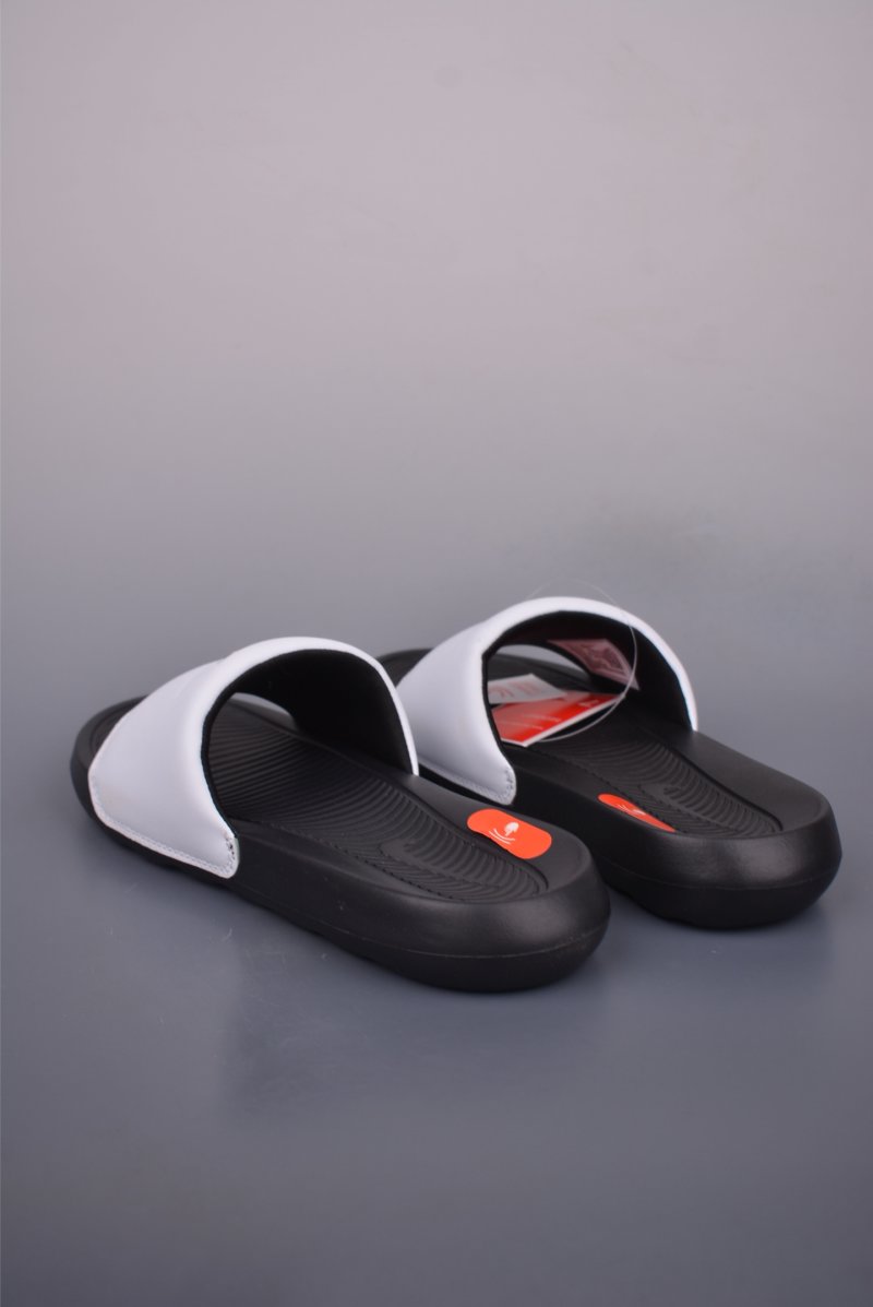 Nike Victori One Slide view