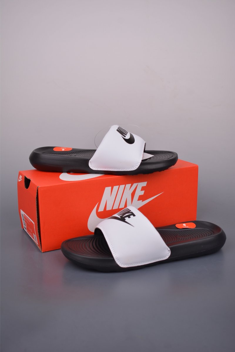 Nike Victori One Slide view