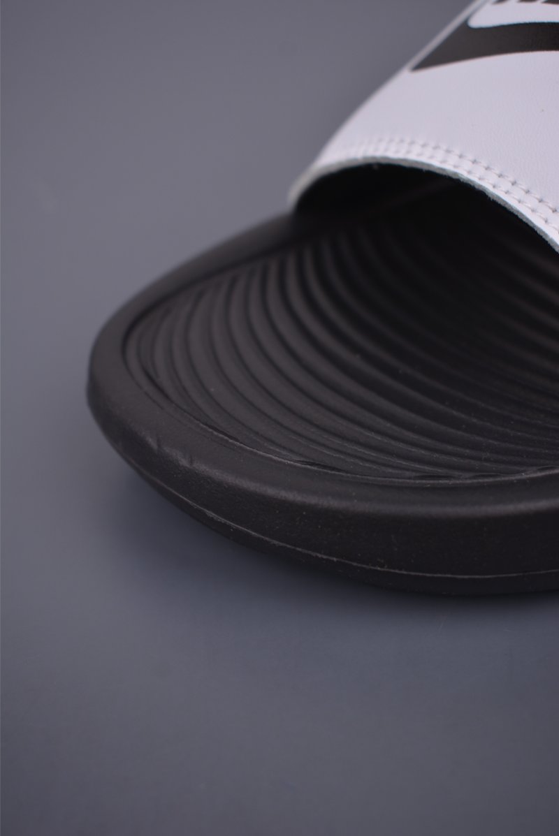 Nike Victori One Slide view