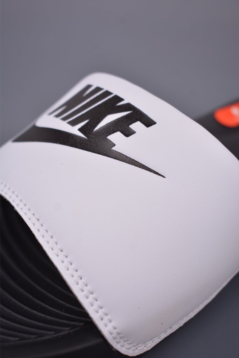 Nike Victori One Slide view