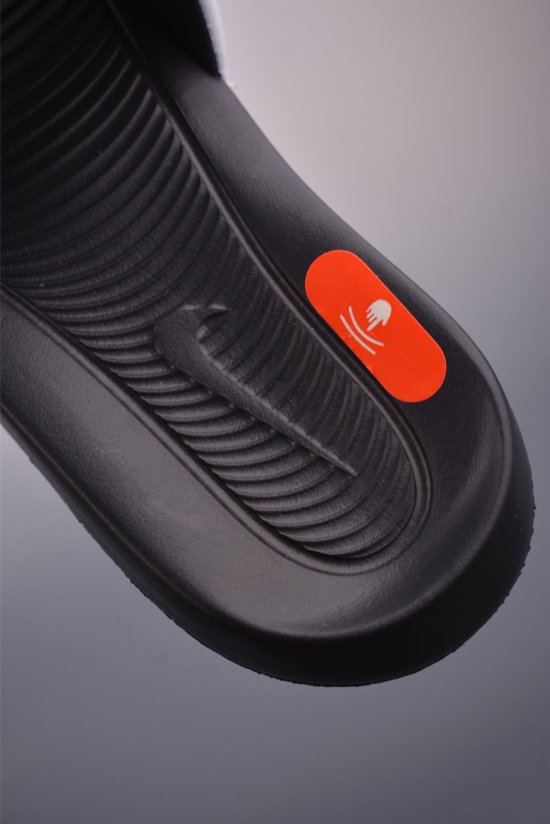 Nike Victori One Slide view